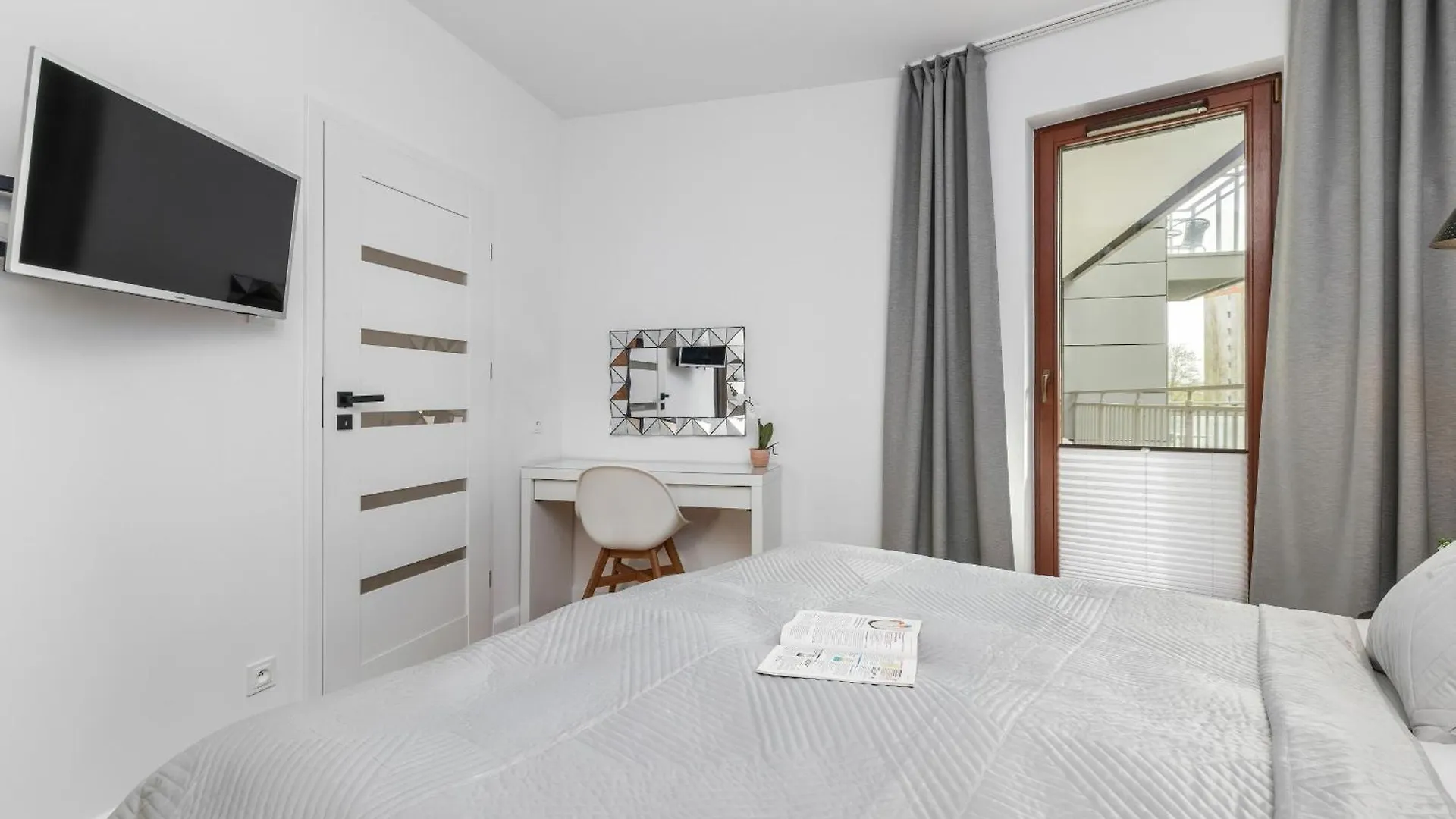 Apartment In Gdansk Center With Balcony, Parking And Air Conditioning By Noclegi Renters