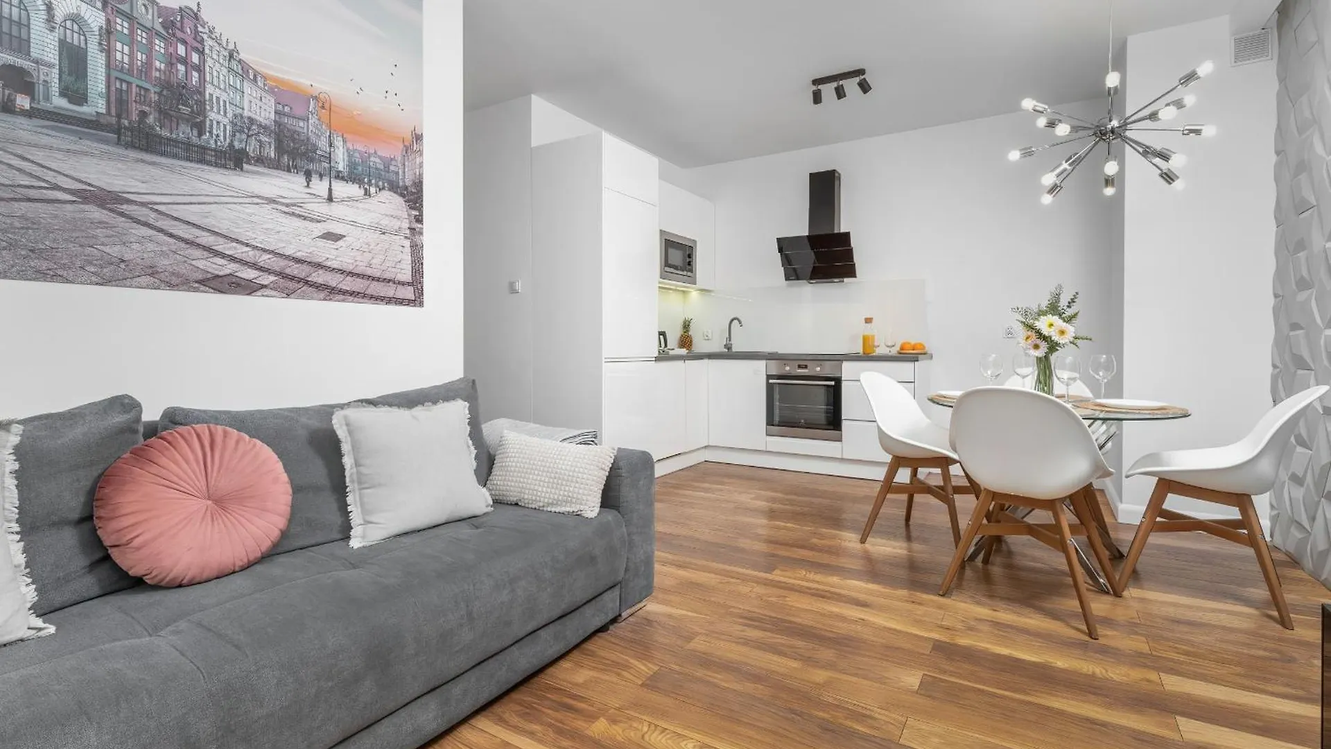 Apartment In Gdansk Center With Balcony, Parking And Air Conditioning By Noclegi Renters